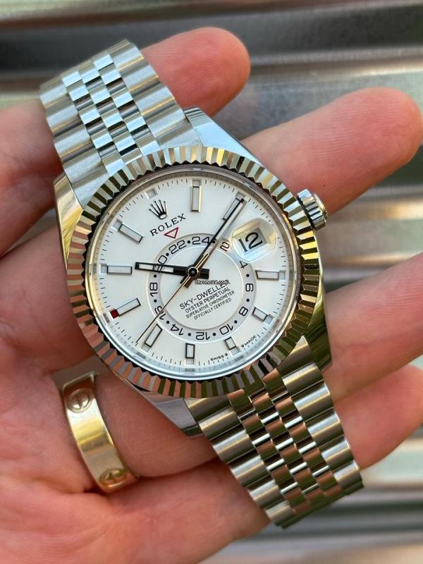 ROLEX OYSTER PERPETUAL SKY DWELLER - J1820