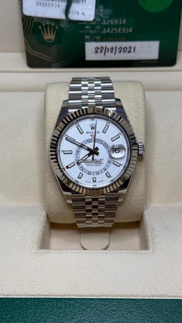 ROLEX OYSTER PERPETUAL SKY DWELLER - J1820