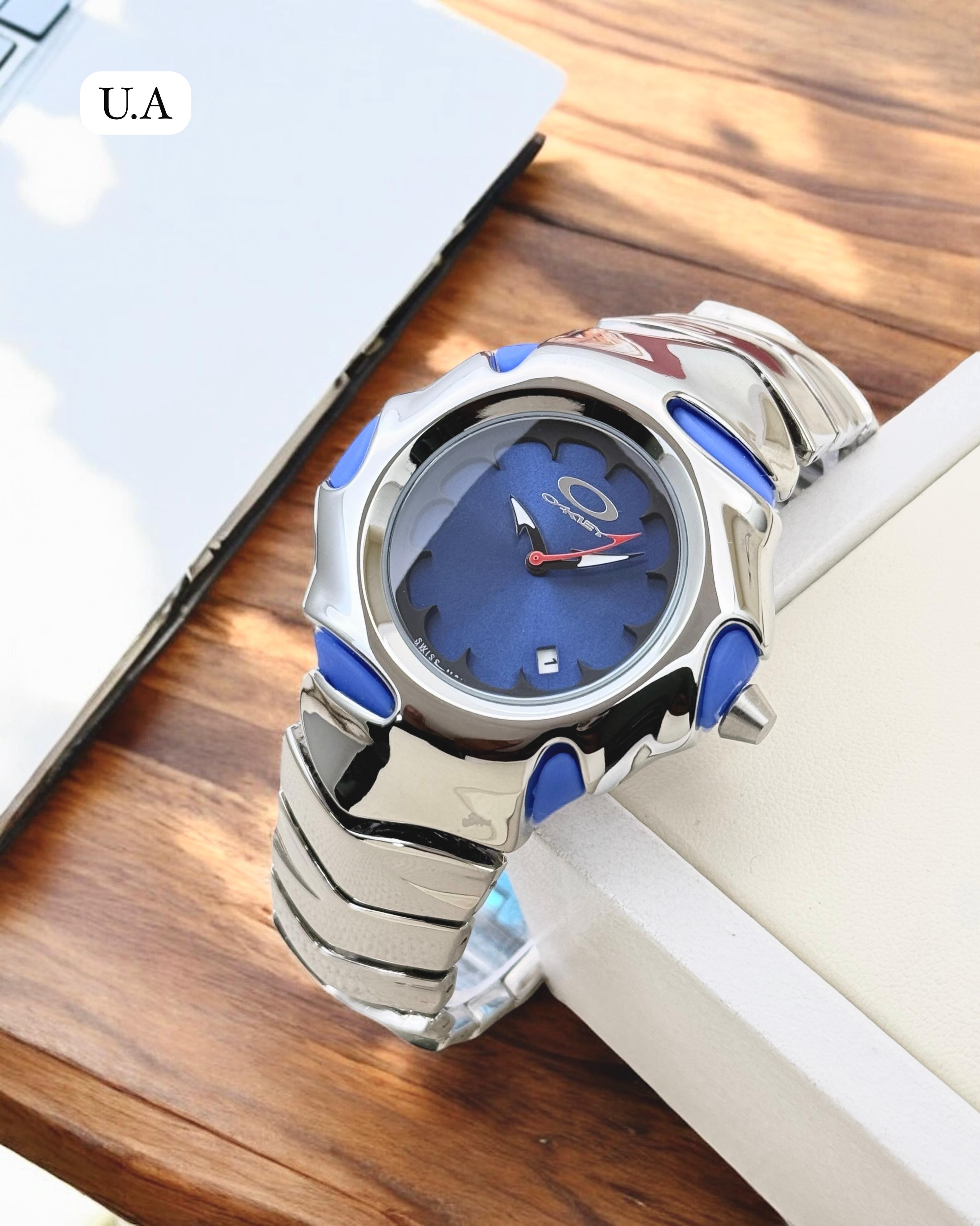 OAKLEY SILVER BLUE DATE WORKING METAL WATCH